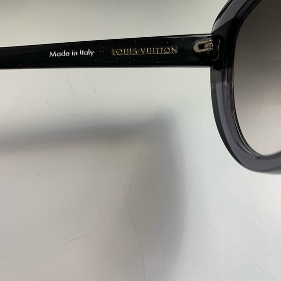 Authentic Louis Vuitton two tone gray sunglasses. - Picture 2 of 8